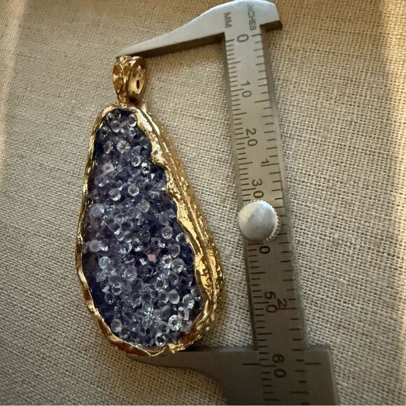LAVENDER DRUZY GEODE PENDANT – GOLD EDGE 💜✨ - Picture 4 of 17